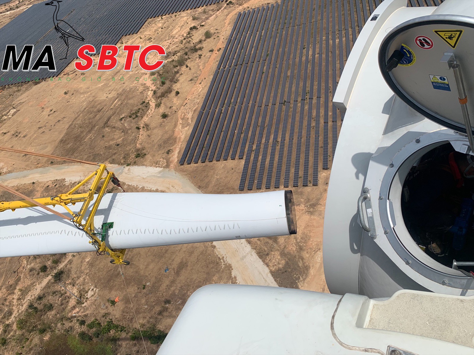Hình ảnh tháo cánh-thay mới cánh Tuabin GE 3,3MW nhà máy điện gió Adani Phước Minh